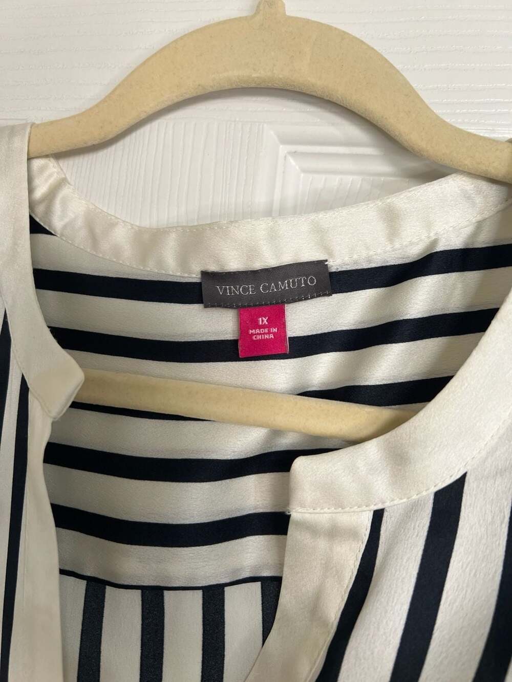 Vince Camuto Striped Tie-Front Bell Sleeve Blouse Size 1X - Picture 2 of 6
